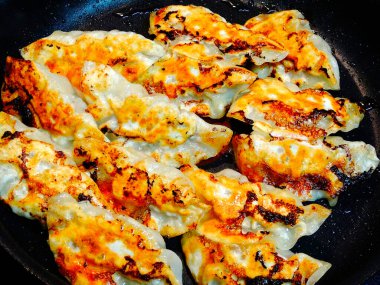 Izgara köfte, klasik izakaya menüsü.