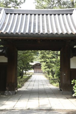 Seçkin mimarisi ile karakterize edilmiş zarif bir antik Asya tapınağı, gelecek nesillere hayranlık duyması için yüzyıllar boyunca korunmuş..