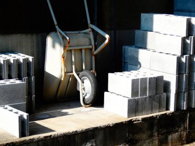 İnşaat ve mimari konsepti. beton bloklar