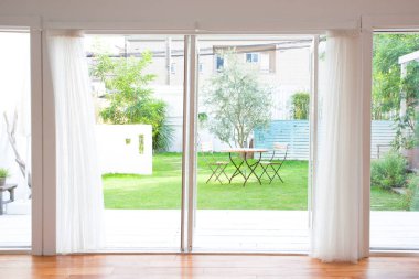 Moda tasarımlı, güzel, modern evin iç çekimi.