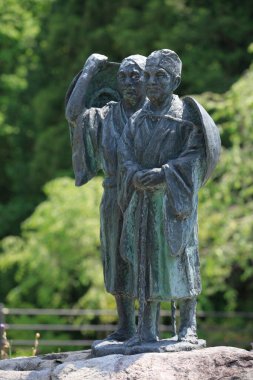 Şehirdeki ünlü tarihi heykel manzarası 