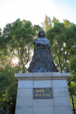 Şehirdeki ünlü tarihi heykel manzarası 