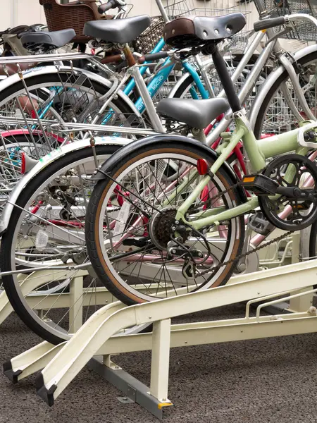 Viele Fahrräder Der Stadt Geparkt — Stockfoto