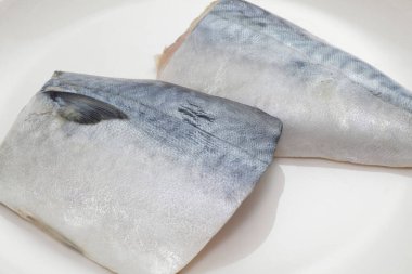 Arka planda nefis çiğ balık, yakın plan.