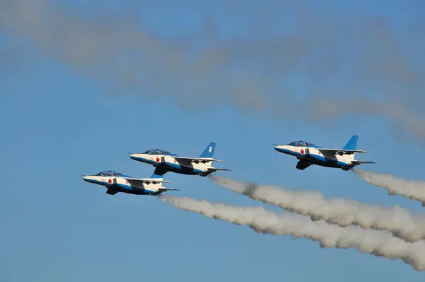 Mavi Gökyüzünde Hava Kuvvetleri Ekibi — Stok fotoğraf