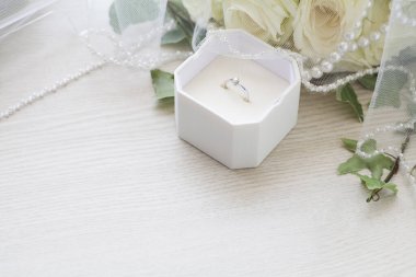 Güzel alyans beyaz kutuda