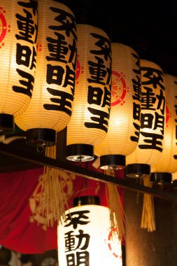 Japon kağıt fenerlerinin yakın çekim görüntüsü