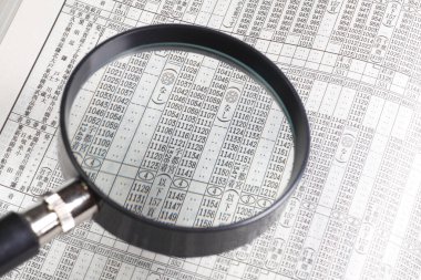 JR Shinkansen zaman çizelgesi ve arkaplanda büyüteç, kapat