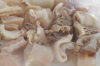 Kasede doğranmış domuz eti, yakın çekim.