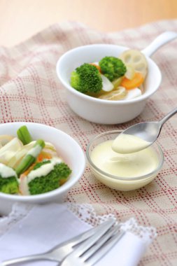 Kremalı soslu buğulanmış sebzeler.