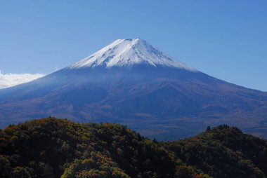 Fuji Dağı 'nın sonbahar mevsiminde güzel manzarası