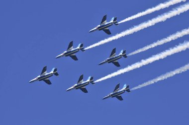  Mavi gökyüzünde hava kuvvetleri ekibi