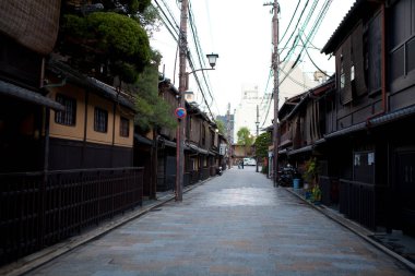 Japonya 'nın eski kasabasındaki sokak mimarisi manzarası 