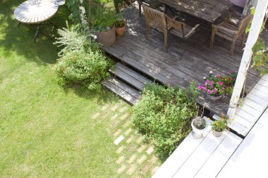 Modern Japon evinin güzel bahçesinin manzarası.