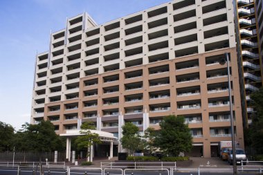 Şehrin modern binası