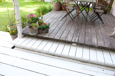 Modern Japon evinin güzel bahçesinin manzarası.