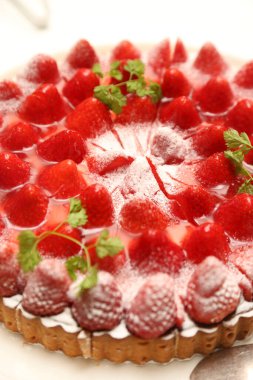 Çilekli lezzetli tart manzarası.