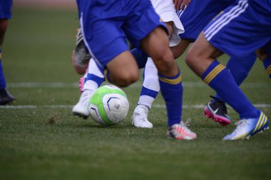 Japonya 'daki futbol maçındaki erkekler.