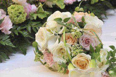 Güzel bir buket çiçek.