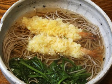 Lezzetli Asya yemeklerini çorba ve erişteyle yakından izleyin. 