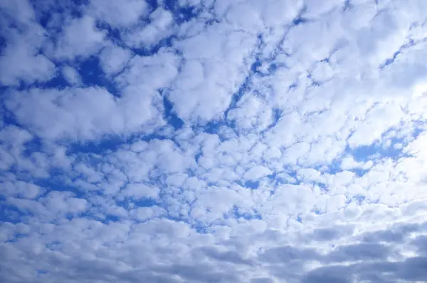 Blå Himmel Med Vita Moln Bakgrund Naturliga Moln Himlen — Stockfoto