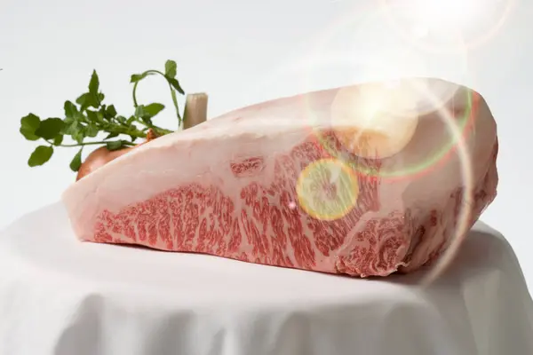 Carne Vită Ierburi Condimente Masa Albă — Fotografie, imagine de stoc