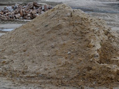 çakıl ve kum yığını