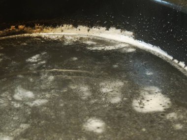 Yağlı ve yağlı kirli kızartma tavası