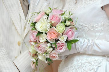 Düğün buketi gelin ve damat elinde