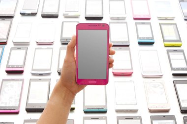 Genç bayan el kamerası, akıllı telefon, modern teknoloji konsepti.