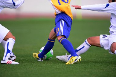 Japonya 'daki futbol maçındaki erkekler.