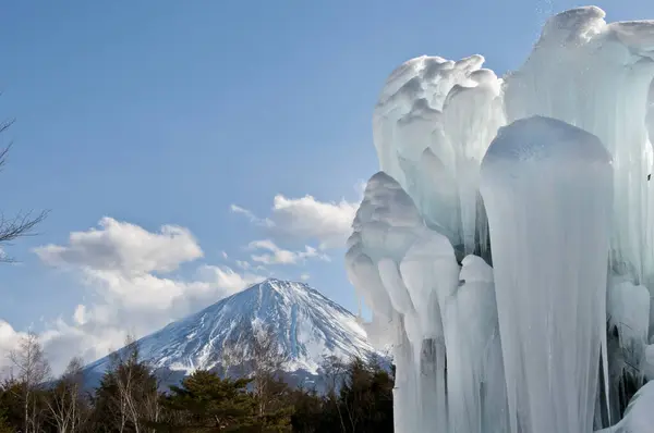 日本的富士山和冰冻的冰 — 图库照片