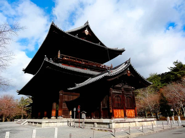 Asya 'daki eski tapınağın manzarası