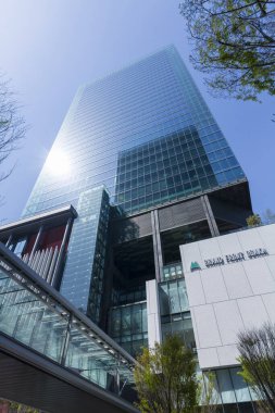 Grand Front Osaka, JR Osaka İstasyonu 'nun kuzeyinde yer alan ve mağazalar, restoranlar, oteller, ofisler ve etkinlikler sunan büyük bir ticari kompleks. Umeda Bölgesi, Osaka, Japonya.