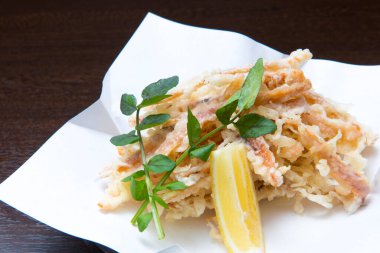 Lezzetli deniz ürünleri tabağı yakın çekimde.