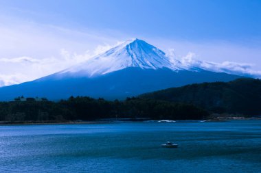 Gün batımında Fuji Dağı 'nın güzel manzarası