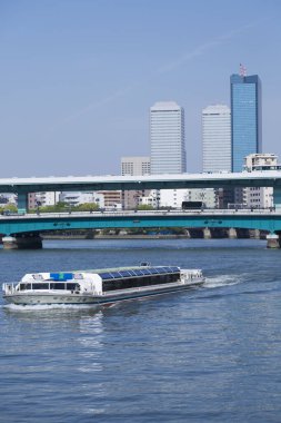 Tekne Tokyo nehrinde