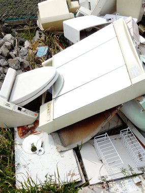 Sokakta çöp yığını var, kapat.