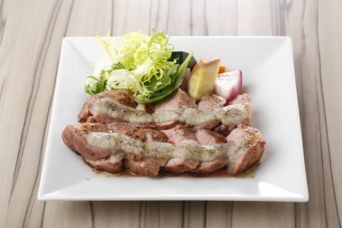 Arka planda çiğ sığır eti fotoğrafı, yakın plan.