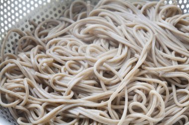 Lezzetli karabuğday sobası manzarasını kapat.