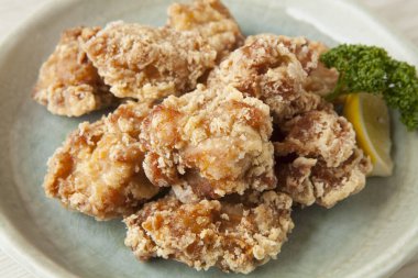 Soslu kızarmış tavuk.