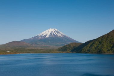 Japonya 'daki Fuji Dağı ve Gölü' nün güzel manzarası