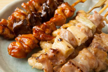 Teriyaki soslu ızgara tavuk eti.