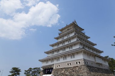 Güzel antik Japon soylu tapınağının manzaralı görüntüsü.