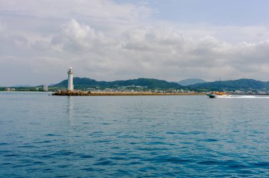 Sahildeki deniz feneri 