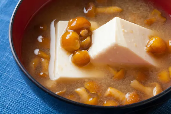 Schüssel Leckere Tofu Suppe Mit Pilzen — Stockfoto