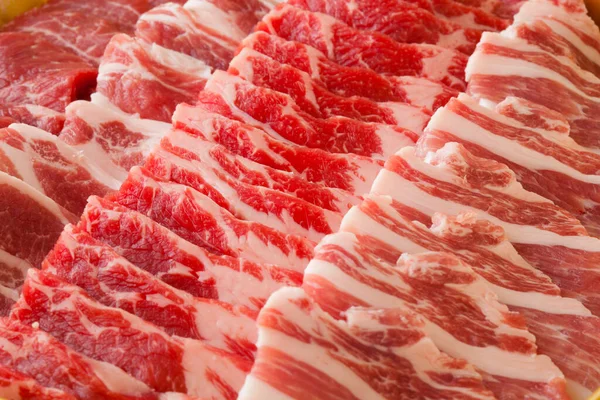 生牛肉片的特写 肉类背景 — 图库照片