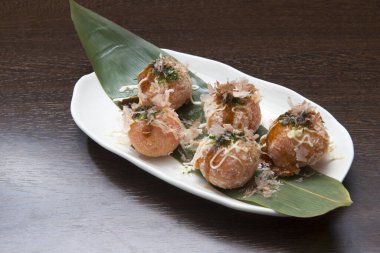 Lezzetli Asya yemekleri, restoran servisi.