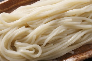 Hazır spagetti kasede.