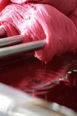 Pembe boyama ipliği. Yakın plan. 